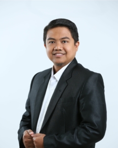 </p>
<div style="text-align:center"> Yoga Dwi Prabowo, S.Pd </div>
<p>